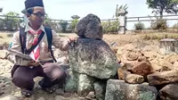 Ahmad Rofiudin di reruntuhan Candi Karang Besuki, Kota Malang, Jawa Timur (Liputan6.com/Zainul Arifin)