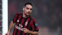 Gelandang AC Milan, Giacomo Bonaventura diklaim memiliki tawaran dari klub besar. (MARCO BERTORELLO / AFP)