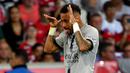 Dua menit menjelang babak pertama usai giliran Neymar yang menyumbang gol bagi PSG dan membawa Le Parisien memimpin 4-0 hingga babak pertama usai. (AFP/Francois Lo Presti)