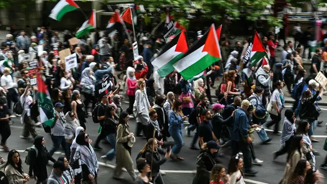 Pengunjuk Rasa Pro-Palestina Turun ke Jalan di Pusat Kota London