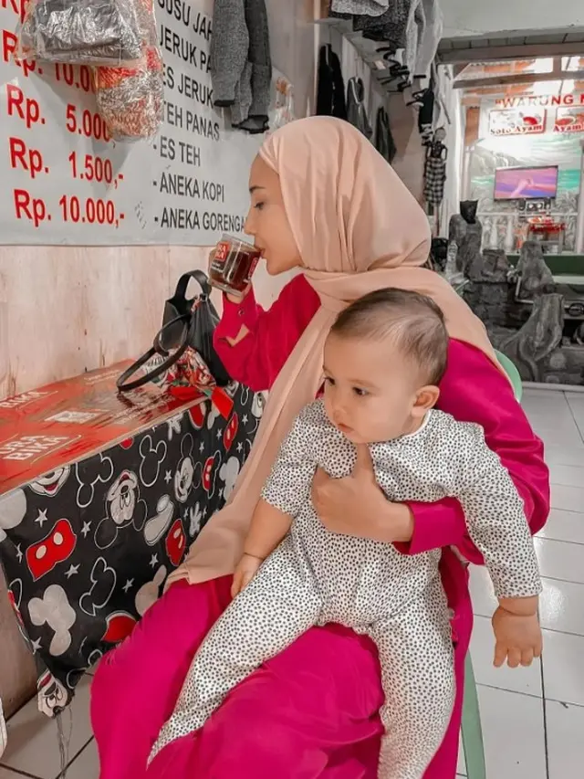 Zaskia Sungkar di warkop (Instagram/zaskiasungkar15)