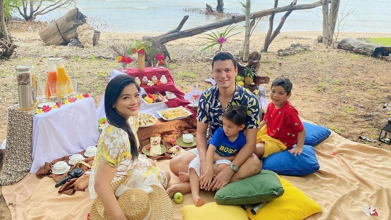 Titi Kamal dan Christian Sugiono