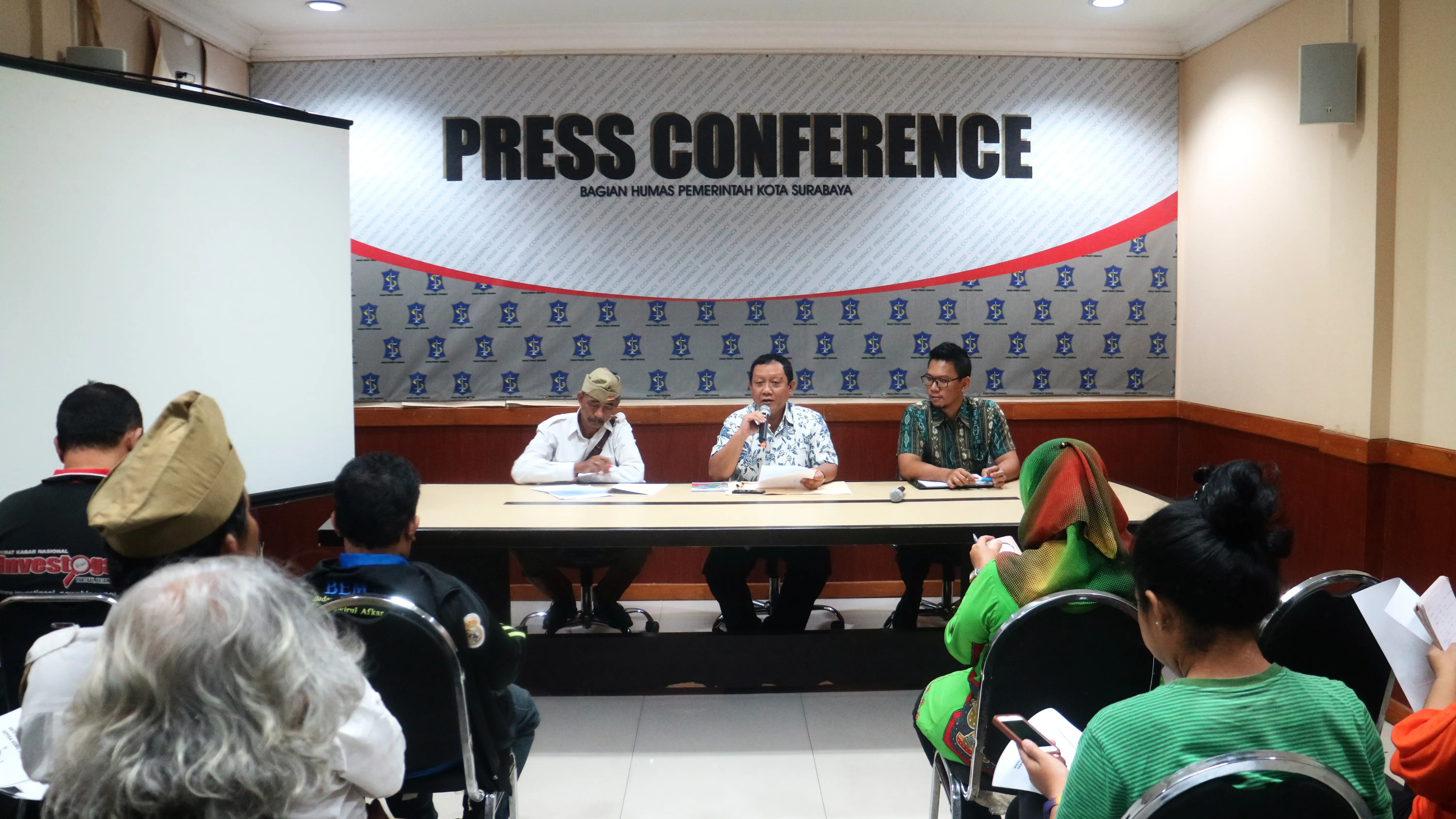 Konferensi pers Jambore Sepeda Tua dalam rangkaian perayaan HUT ke-724 Kota Surabaya, Jawa Timur. (Liputan6.com/Dian Kurniawan)