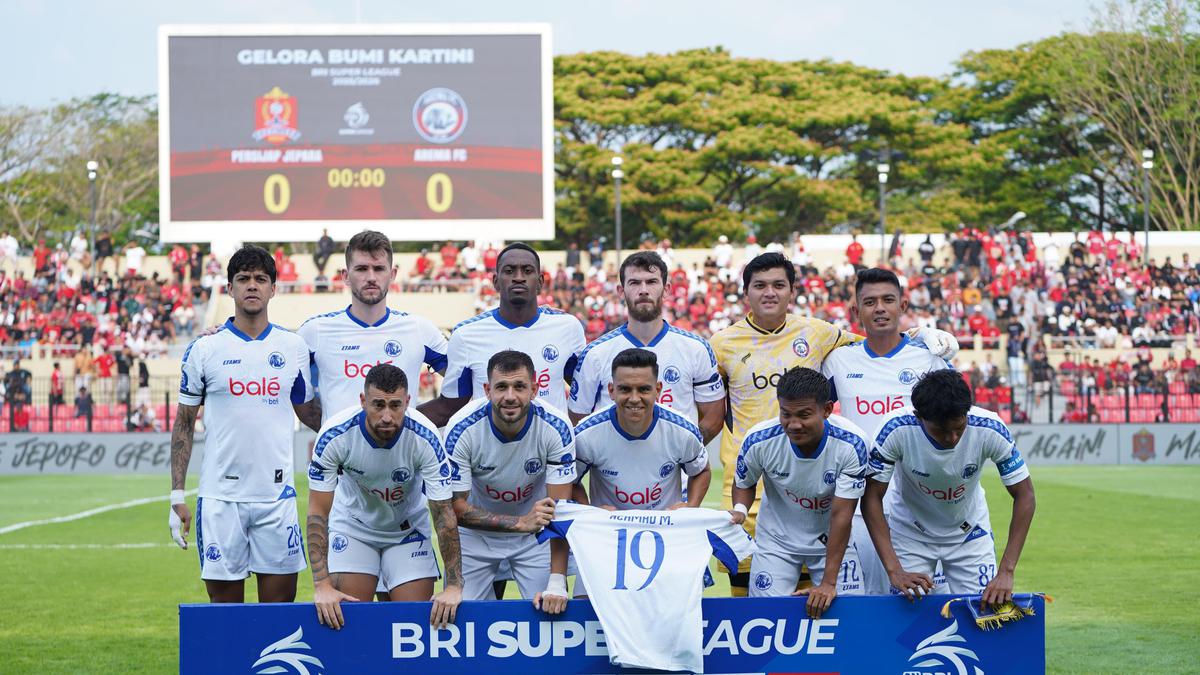 2 Kartu Merah dan Pita Hitam Warnai Laga Persijap Saat Bermain Imbang Vs Arema FC di BRI Super League