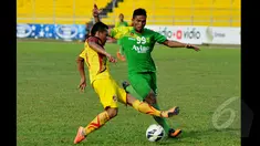 Sriwijaya FC ditahan imbang Persebaya Surabaya saat laga SCM Cup 2015 di Stadion H Agus Salim, Padang, Rabu (21/1/2015).  (Liputan6.com/Johan Tallo)