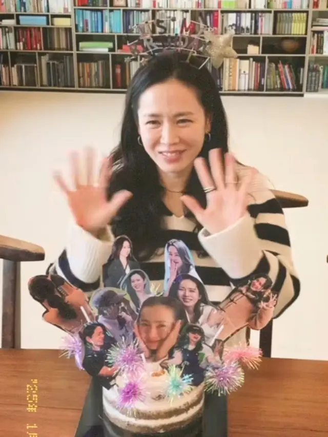 Gaya Imut Son Ye Jin Rayakan Ulang Tahun ke 43. [@yejinhand]