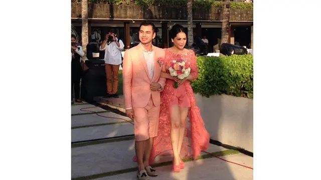 7 Potret Perjalanan Cinta Raffi Ahmad dan Nagita Slavina yang Rayakan Anniversary Kelima