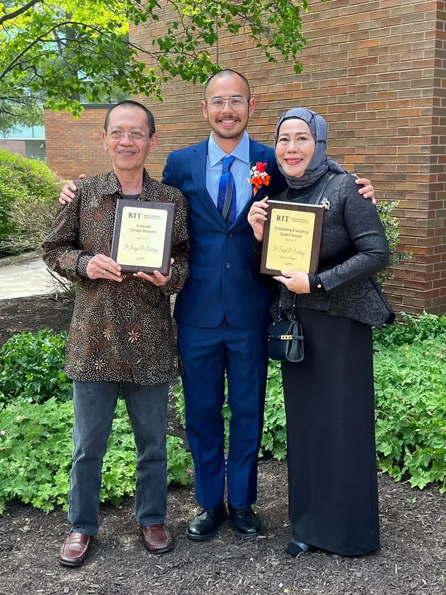 Genap 62 Tahun, Ini 6 Momen Dewi Yull Dapat Kado Membanggakan dari Anak di Amerika