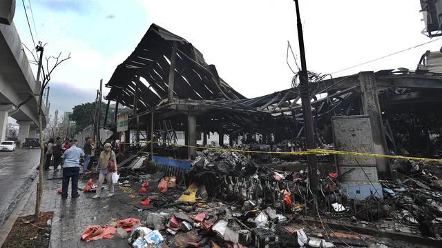 Mengais Sisa Dagangan Usai Kebakaran Pasar Blok A Kebayoran Baru