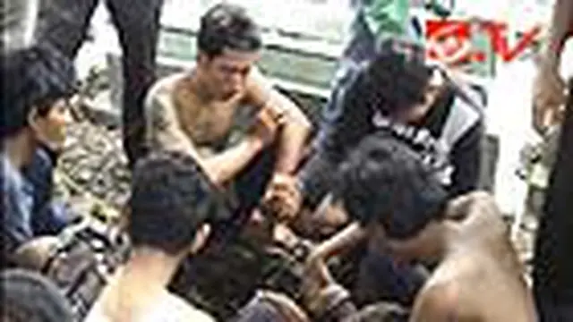 Polisi Gerebek Sarang Perampok di Pemakaman