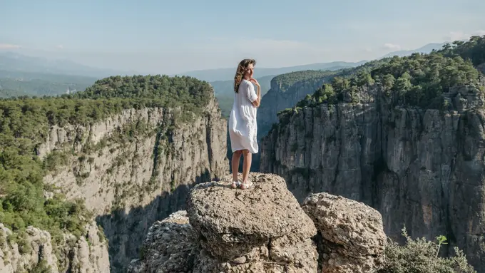 Mimpi Jatuh ke Tebing