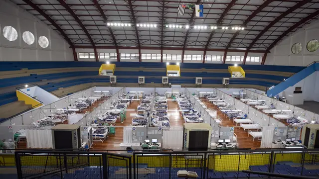 FOTO: Menengok Pasien COVID-19 di Rumah Sakit Lapangan Brasil