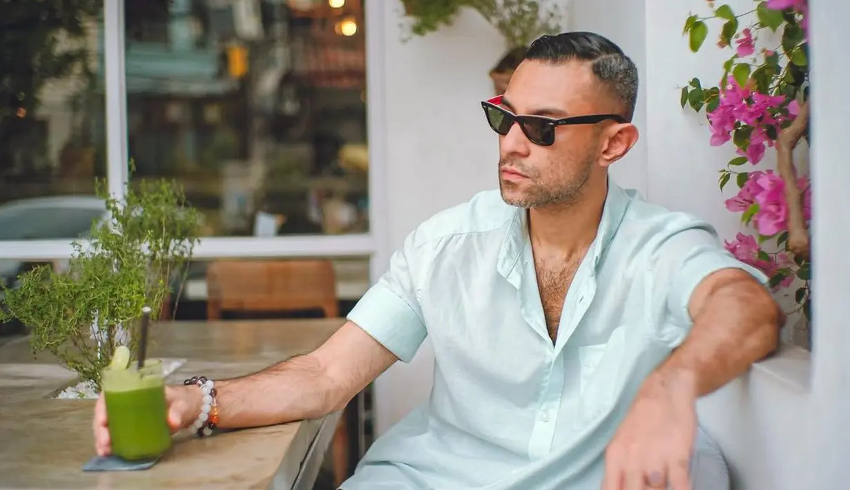 Gaya OOTD pemilik nama asli Rahmat Riyadi ini tetap gak kalah kece dari ABG zaman now. (FOTO: instagram.com/didiriyadi_official/)