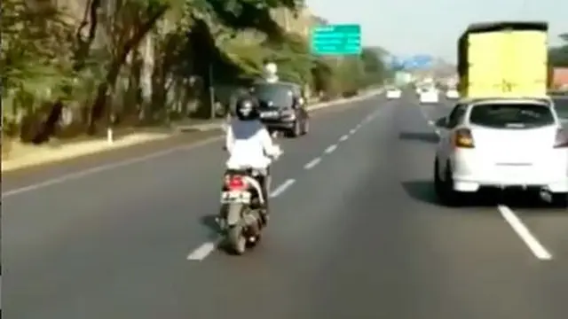 Emak-emak Masuk Tol, Gimana?