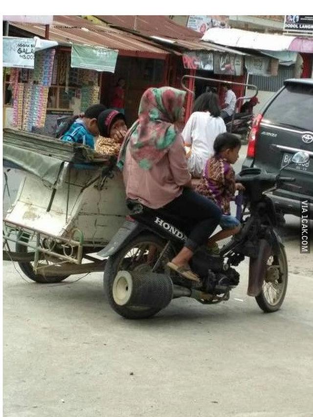 Modifikasi Nyeleneh Knalpot Sepeda Motor Ini Bikin Tepuk Jidat