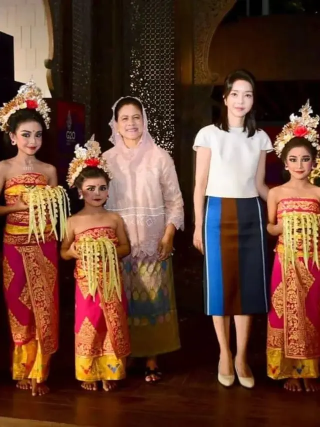 Viral, Ini 7 Potret Ibu Negara Korea Selatan yang Tampil Awet Muda di Usia 50 Tahun