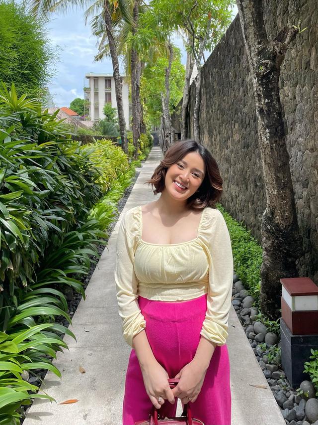 Perut Makin Buncit, Ini 7 Momen Rosiana Dewi Jalani Baby Moon di Bali