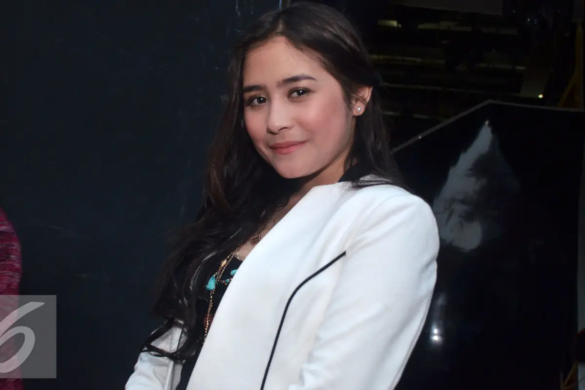 Prilly Latuconsina