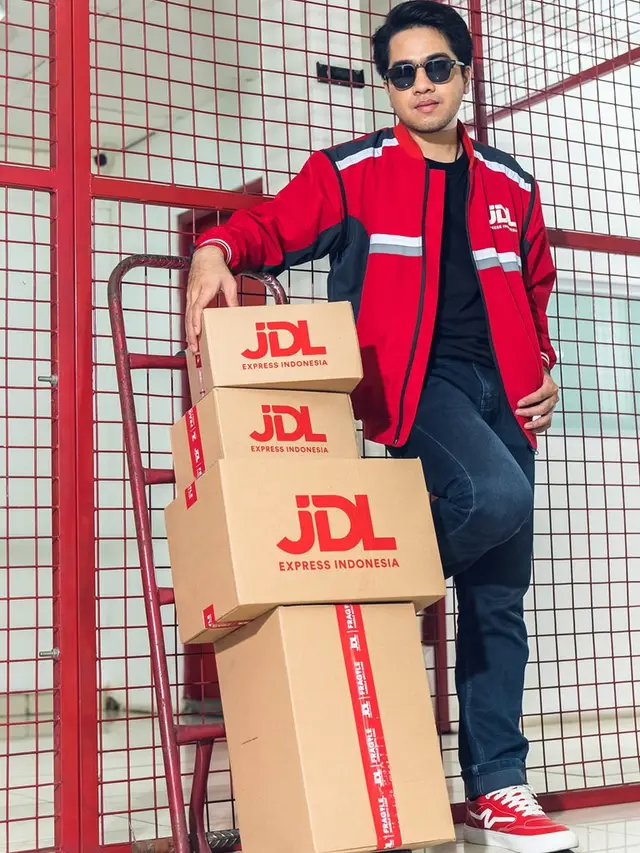 Ulang Tahun ke-7, JDL Express Indonesia Siapkan Sepatu Khusus untuk Kurir Terpilih