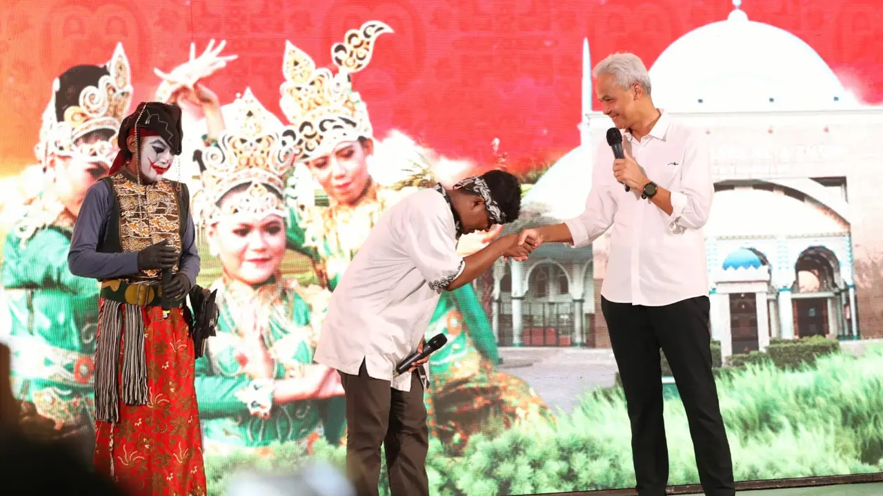 Bakal calon presiden dari PDI Perjuangan atau bakal capres dari PDIP Ganjar Pranowo siap menyediakan tiket pertandingan sepak bola timnas Indonesia vs Argentina untuk satu relawannya.