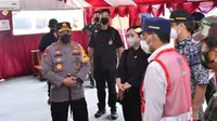 Panglima TNI Marsekal Hadi Tjahjanto bersama Kapolri Jenderal Listyo Sigit Prabowo dan Ketua DPR RI Puan Maharani meninjau posko penyekatan check point Pelabuhan Bakauheni Lampung. (Istimewa)