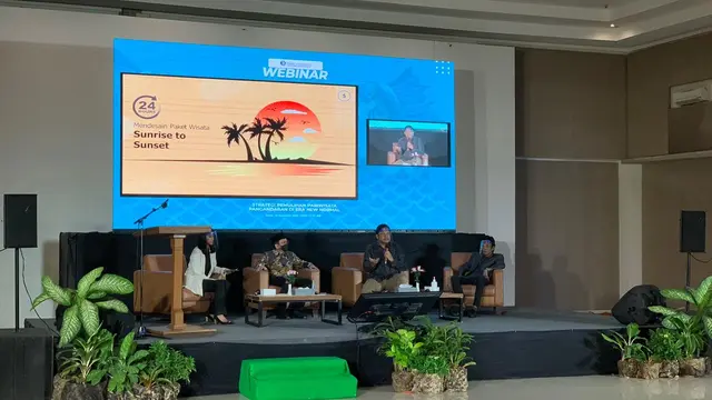 Darjana, Kepala perwakilan BI Tasikmalaya tenDarjana, Kepala perwakilan BI Tasikmalaya tengah menyampaikan sambutannya dalam kegiatan Webinar Strategi Pemulihan Pariwisata Pangandaran di Era New Normal Covid-19, beberapa waktu lalu. (Liputan6.com/Jayadi Supriadin)gah menyampaikan sambutannya dalam kegiatan Webinar Strategi Pemulihan Pariwisata Pangandaran di Era New Normal beberapa waktu lalu.