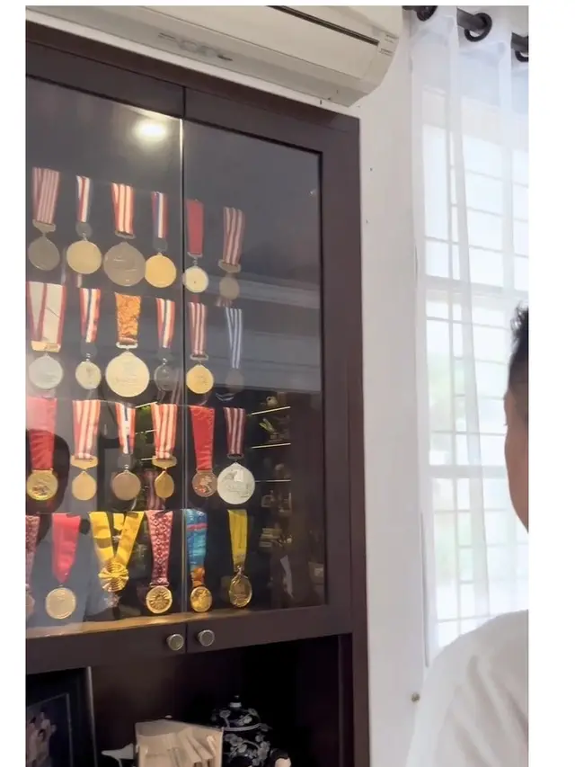 8 Potret Rumah Taufik Hidayat yang Jarang Tersorot, Penuh dengan Medali Juara