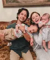 Edward Akbar Bersama Anak (Instagram/edward_akbar)