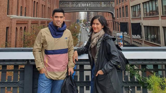 Dian Sastrowardoyo dan Maulana Indraguna Sutowo