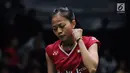 Tunggal putri Indonesia, Fitriani mengepalkan tangan saat melawan Kirsty Gilmour (Skotlandia) pada babak pertama Indonesia Masters 2018 di Istora Senayan, Jakarta, Rabu (24/1). Fitriani unggul 20-22, 21-15, 21-16. (Liputan6.com/Helmi Fithriansyah)