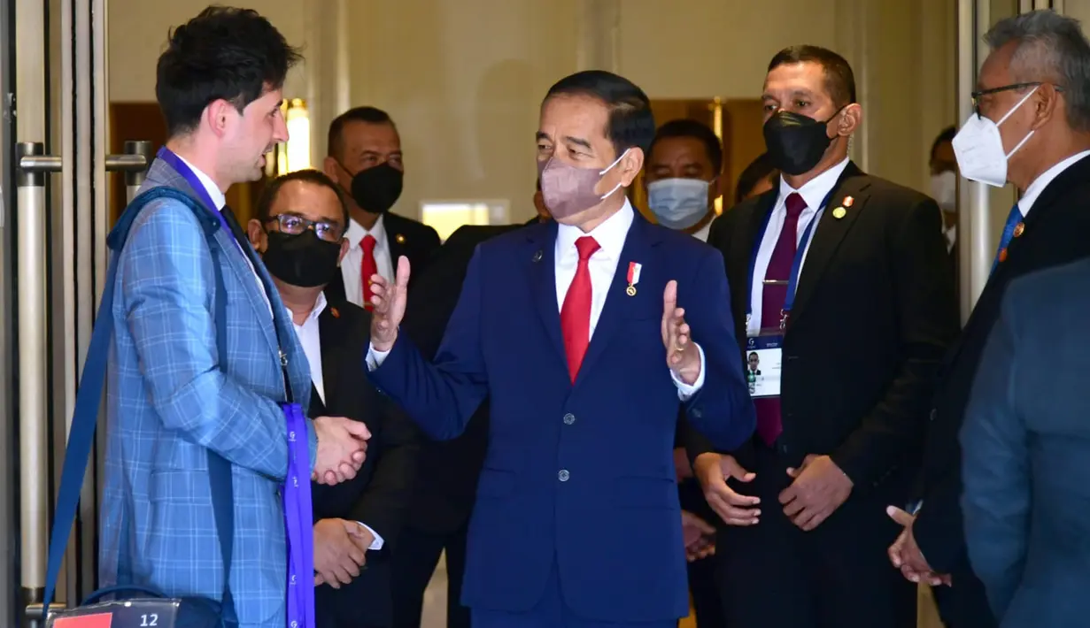 Presiden Joko Widodo atau Jokowi saat menuju lokasi KTT G7 dari Munich, Jerman, 27 Juni 2022. Jokowi akan mengikuti rangkaian KTT G7 mulai dari penyambutan resmi oleh Kanselir Jerman, sesi pertemuan, hingga jamuan makan malam. (Foto: Laily Rachev - Biro Pers Sekretariat Presiden)