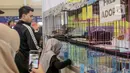 Pengunjung bisa menemui berbagai macam komunitas pecinta hewan, hingga mengadopsi kucing secara gratis. (Liputan6.com/Herman Zakharia)
