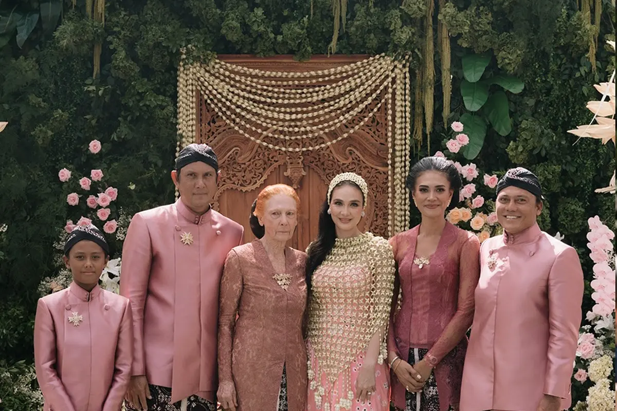 Gaya Cantik Luna Maya saat Prosesi Siraman/via Instagram Luna Maya