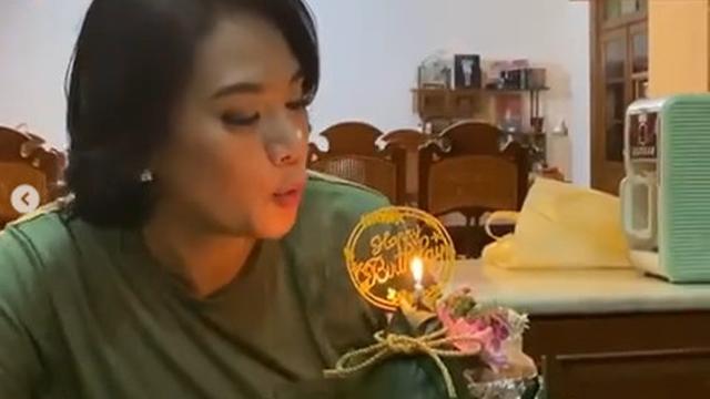 Dapat Kejutan dari 3 Keluarga, Ini 6 Momen Kejutan Ultah Dian Nitami ke-50