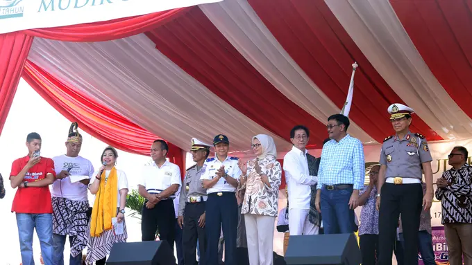 [Bintang] Gubernur DKI Jakarta Melepas Peserta Mudik Gratis Sido Muncul