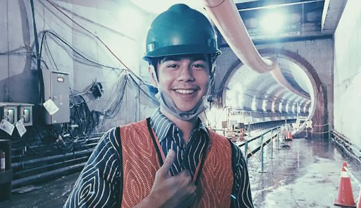 Menyandang disabilitas, ternyata bukan akhir segalanya. Panji Surya Sahetapy adalah penyandang tunarungu yang berhasil menerima medali dalam kompetisi TI untuk penyandang difabel di Bangkok. (instagram.com/suryasahetapy)