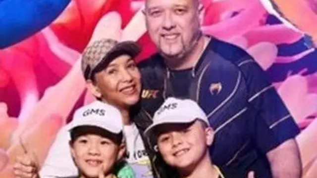 6 Potret Kenangan Kiki Fatmala dan Keluarganya, Suami Bule dan Anak Kembar