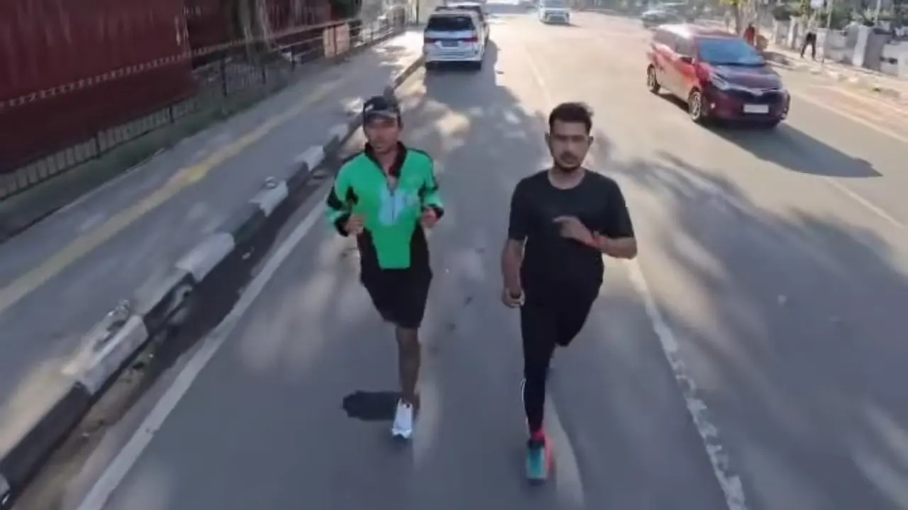 Aksi solidaritas untuk mengenang Affan Kurniawan, pria di Kota Medan, Sumatera Utara (Sumut) dengan lari sepanjang 13 km mengenakan jaket ojol pada Sabtu pagi (30/8/2025).