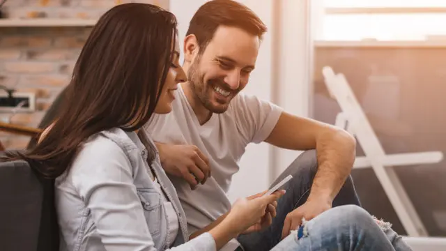 Saling Membagi Kunci Password Media Sosial