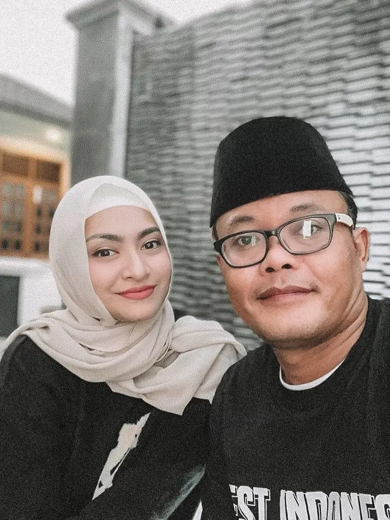 Potret Nathalie Holscher Pakai Hijab. (Sumber: Instagram/fpanjikomara)