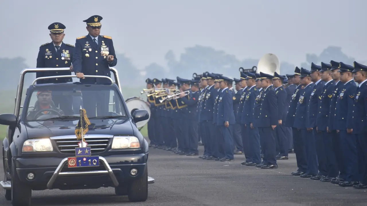 Upacara peringatan HUT ke-79 TNI AU digelar secara serentak termasuk di Mako Kopasgat, Margahayu, Bandung, Jawa Barat, Rabu (9/4/2025).
