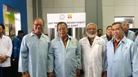 Menteri Koordinator Bidang Perekonomian, Darmin Nasution, meninjau proses pengembangan biohidrokarbon berbasis kelapa sawit di Laboratorium Teknik Reaksi Kimia, Institut Teknologi Bandung (ITB).