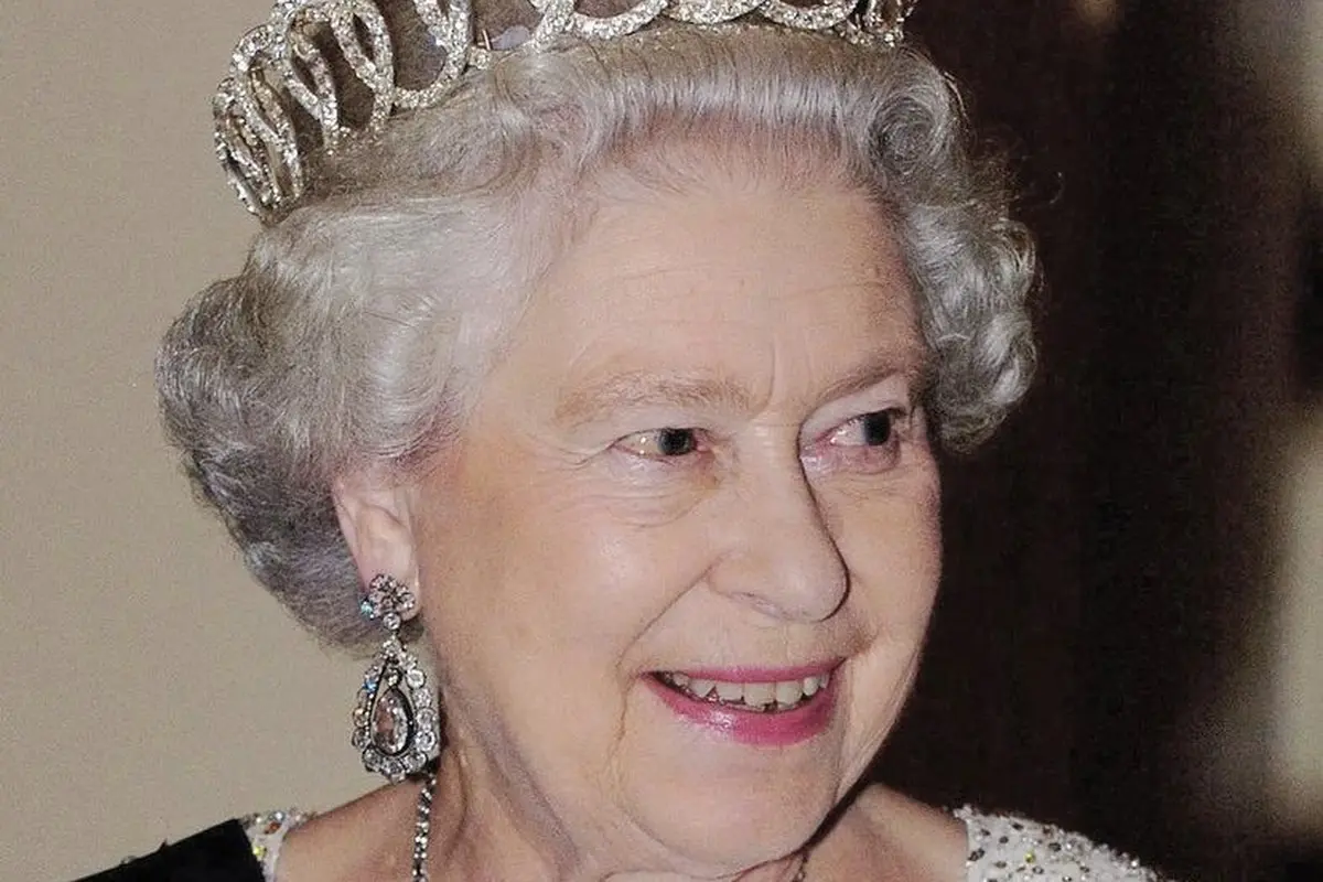 Pewaris mahkota dan perhiasan Ratu Elizabeth II