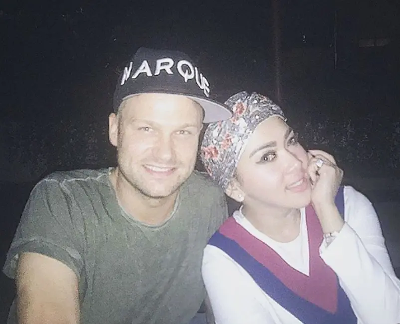 Syahrini dan Dash Berlin saat liburan di Bali. (Instagram @dashberlin)