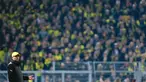 Juergen Klopp tampak cemas lantaran anak asuhnya belum bisa memenangkan laga (REUTERS/Wolfgang Rattay)
