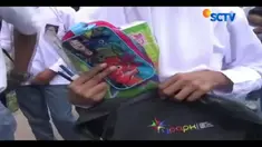 Siswa tingkat SD, SMP hingga SMA antusias menerima bantuan alat tulis dari uluran tangan para dermawan melalui YPAPK