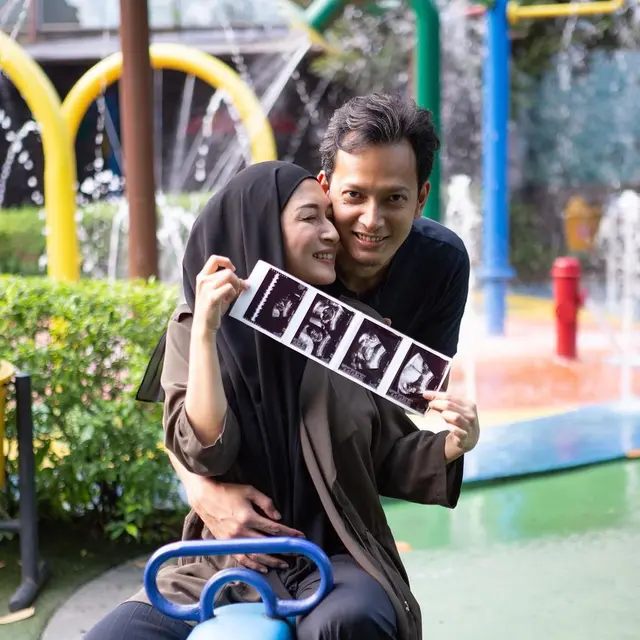 Istri Hamil Anak Ketiga, Ini 7 Momen Fedi Nuril dan Vanny Widyasasti Asuh Buah Hati