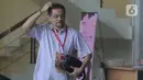 Mantan Menteri Dalam Negeri (Mendagri) Gamawan Fauzi  tiba untuk menjalani pemeriksaan di Gedung KPK, Jakarta, Senin (18/11/2019). Gamawan Fauzi  diperiksa dalam kasus dugaan korupsi pembangunan empat kampus IPDN di Sulawesi Selatan dan Sulawesi Utara. (merdeka.com/Dwi Narwoko)