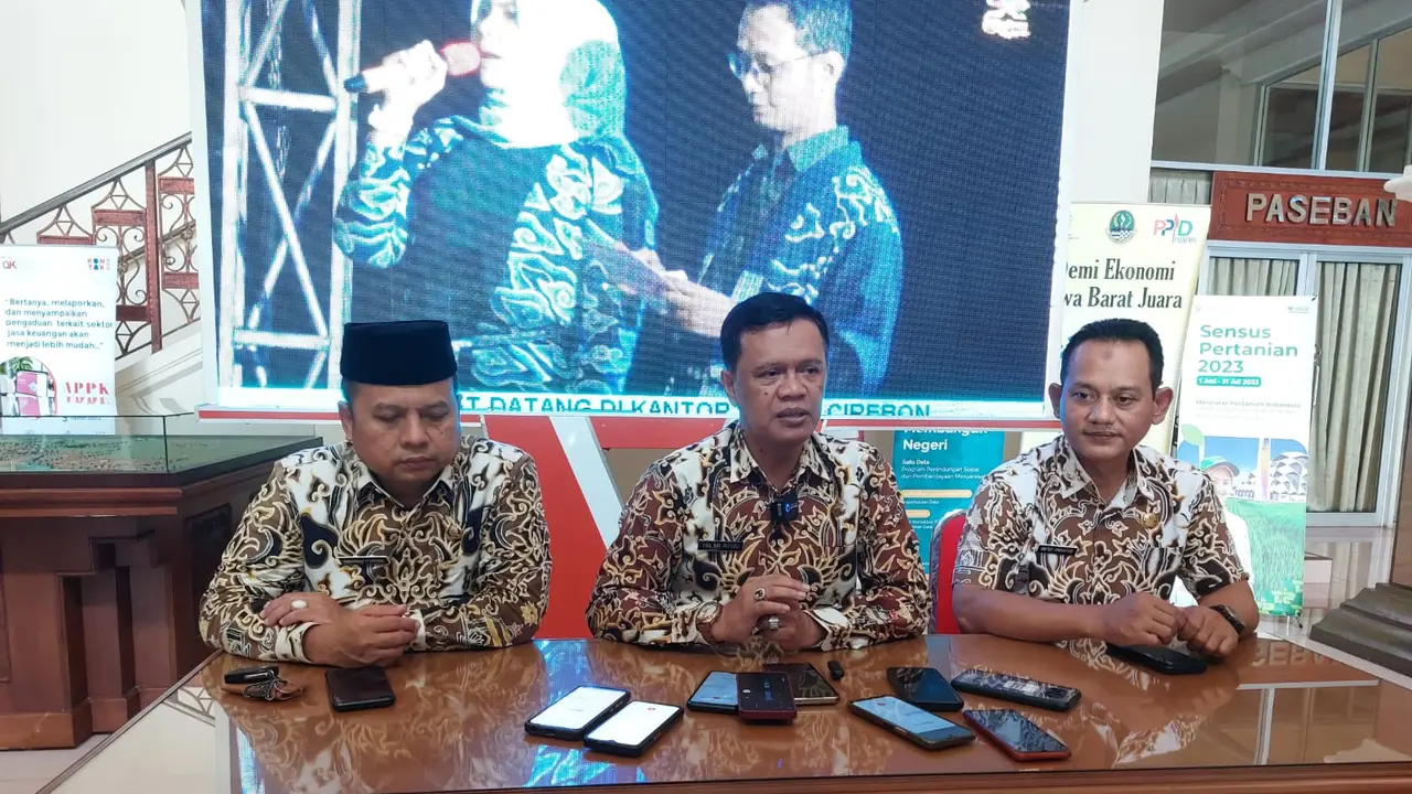 Forkopimda Lawan Persib Legend di HUT ke-541 Kabupaten Cirebon