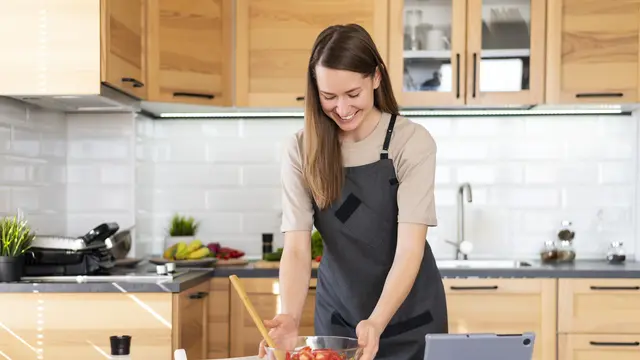 3. Konsumsi Makanan Alami dan Masak di Rumah